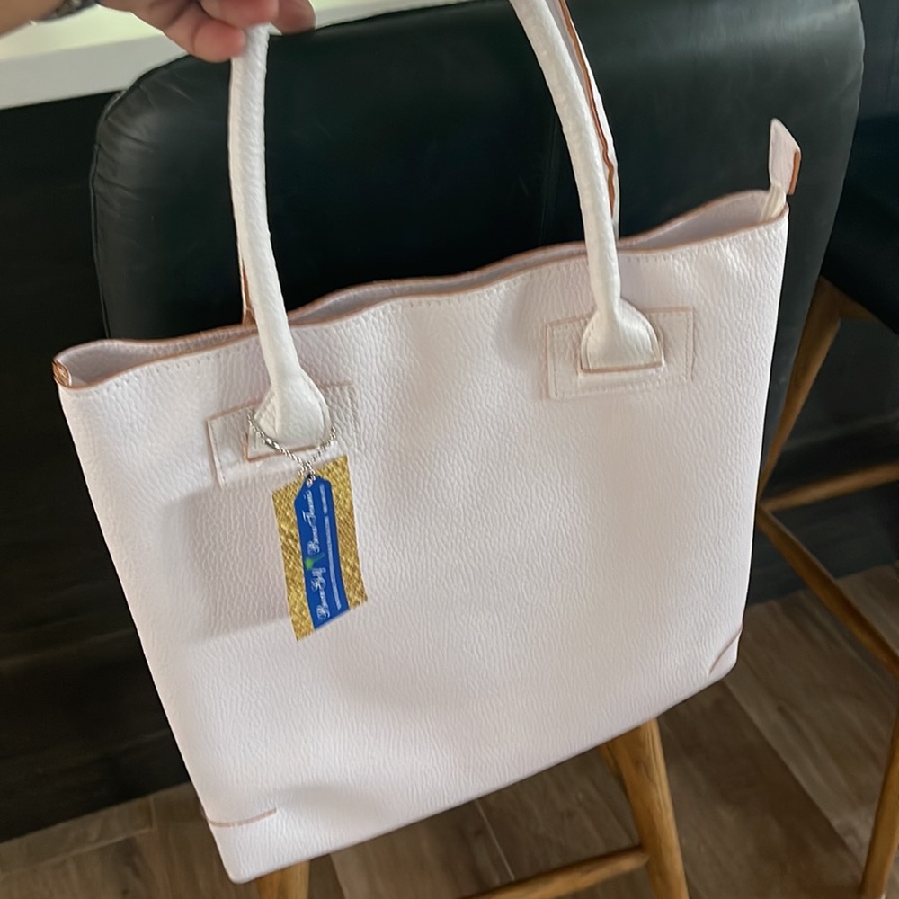 Tote. Great Golf or Tennis Tote,Cruise-wear .Pale Pink 14 x 15. NWT. Man Made